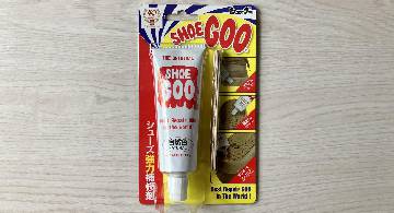Blog post thumbnail for シューズ強力補修剤・シューグーを我がクツに使ってみる