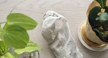 Blog post thumbnail for 靴下に穴が空いた