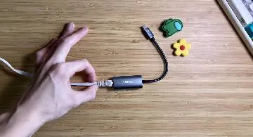 Blog post thumbnail for 2021年にもなって緑さんは MacBook Pro を有線 LAN に繋ぐ