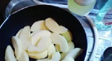 Blog post thumbnail for 緑さんの料理実習アップルパイ