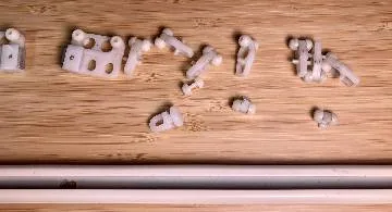 Blog post thumbnail for 初めてカーテンのレールランナーを取り替える