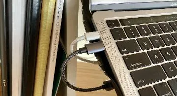 Blog post thumbnail for 3ヶ月使い込んだ初モニターアーム HUANUO 2in1 のレビューを書く