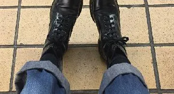 Blog post thumbnail for Dr.Martens を履きこなすまで
