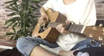 Blog post thumbnail for アコギ 緑色『AmとEメインの短い曲』